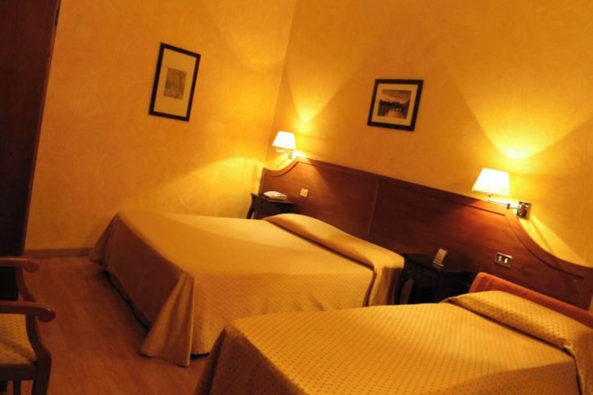 Minibar, desk, free WiFi, bed sheets