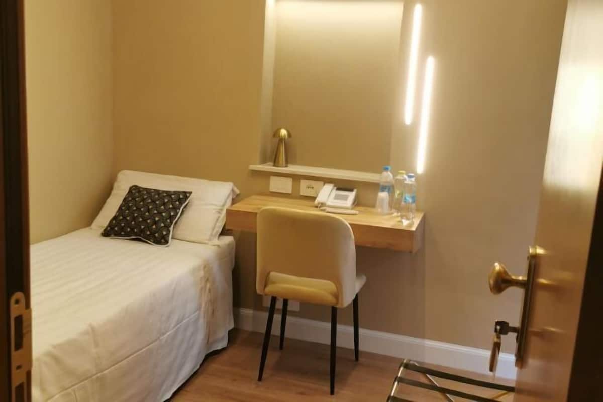 Minibar, desk, free WiFi, bed sheets