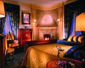 Classic Suite (Manzolini) | Hypo-allergenic bedding, minibar, in-room safe, individually decorated