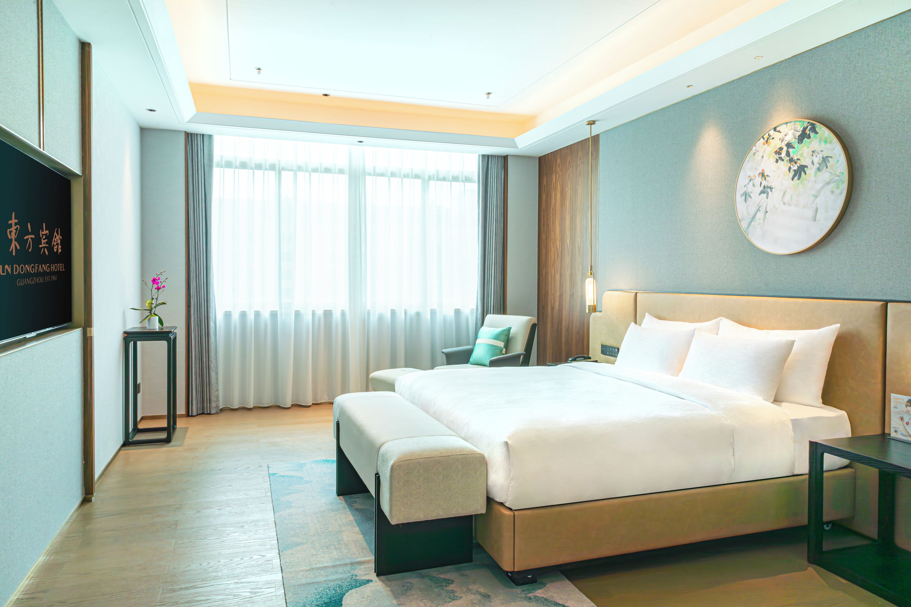 Premium bedding, in-room safe, desk, laptop workspace