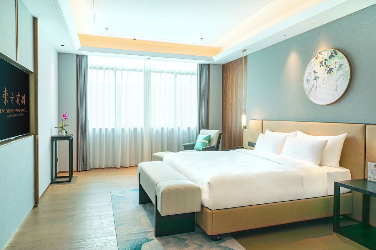 Premium bedding, in-room safe, desk, laptop workspace