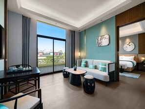 Superior Suite | Premium bedding, in-room safe, desk, laptop workspace - Dong Fang Hotel Guangzhou (Guangzhou)