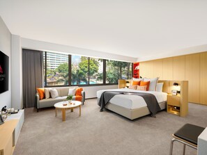 Luxury Studio Apartment | Premium bedding, in-room safe, desk, laptop workspace