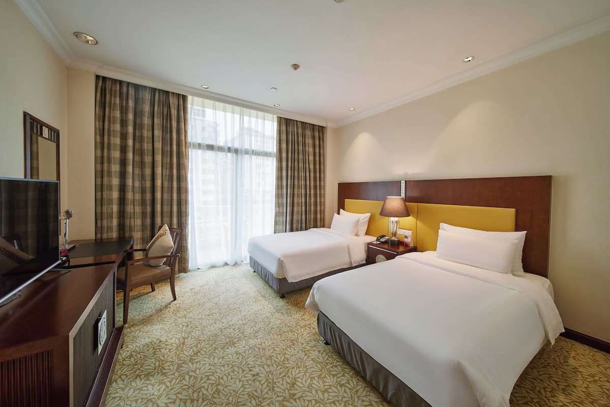 Premium bedding, in-room safe, desk, laptop workspace