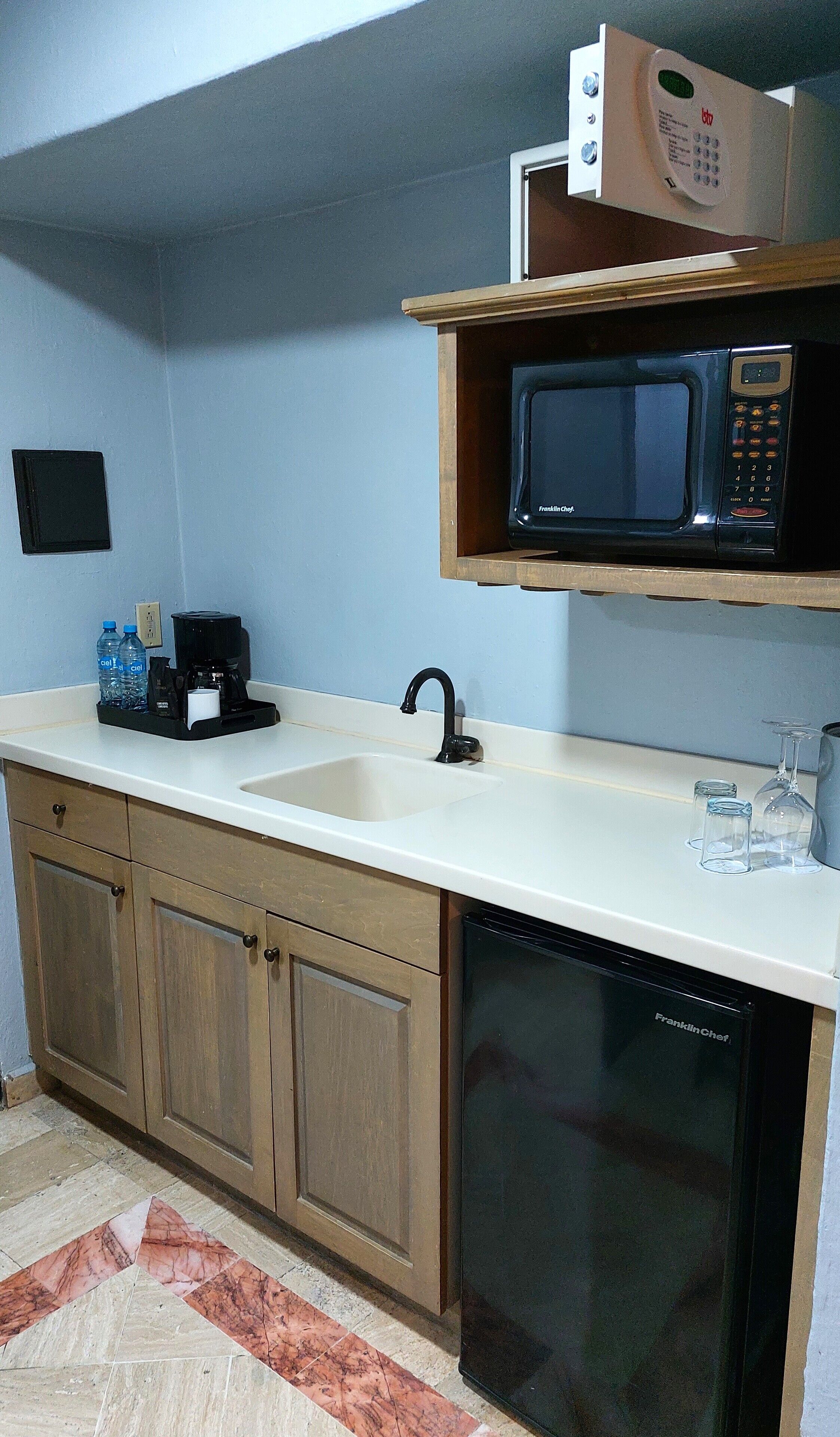 luxury suite, 2 bedrooms, ocean view | private kitchen | coffee/tea maker