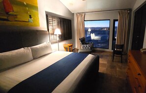 Quarto lua de mel, 1 cama King, vista para o oceano | Roupas de cama premium, edredons de pluma, camas com colchões pillow-top