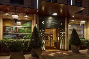 Front of property - Hotel Ampere (Paris)
