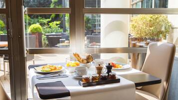 Daily continental breakfast (EUR 22 per person)