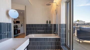 Suite - L'Iconique | Baño | Artículos de higiene personal ecológicos, secador de pelo y toallas