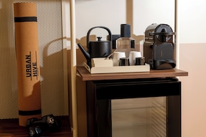 A kitchen area with a coffee machine, a kettle, a scale, and a large brown paper bag labeled 'URBAN.' - Urban Hive Paris (Paris)