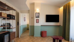 Unclassified image, 3 of 52, button - Urban Hive Paris (Paris)