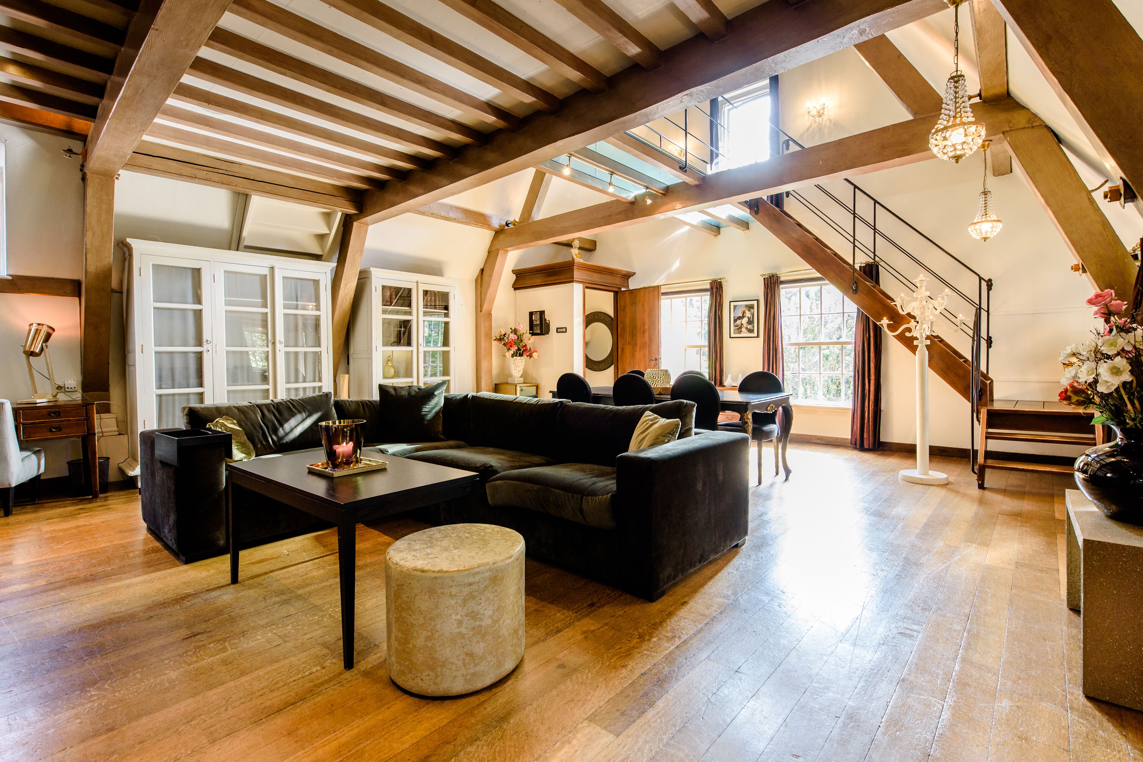 Royal Loft Suite | Luxe beddengoed, een minibar, een kluis op de kamer