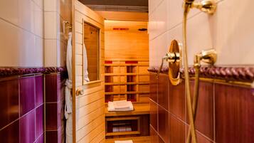 Royal Loft Suite | 高級寝具、ミニバー、セーフティボックス (室内)、客室ごとに異なる装飾