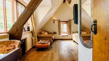 Deluxe tweepersoonskamer | Luxe beddengoed, een minibar, een kluis op de kamer