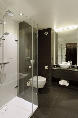 Deluxe Room | Bathroom