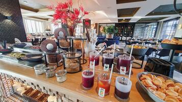 Daily buffet breakfast for a fee