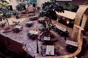 4 restaurants; breakfast, lunch and dinner served  - Van der Valk Resort Linstow (Dobbin-Linstow)