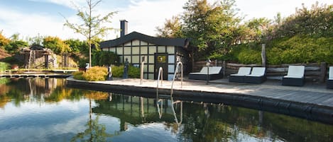 Outdoor treatment areas, sauna, steam room, body treatments