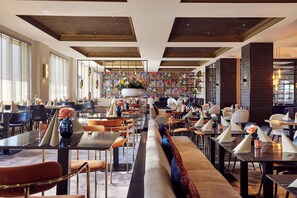 4 restaurants, breakfast, lunch, dinner served; international cuisine - Van der Valk Resort Linstow (Dobbin-Linstow)