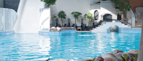 2 indoor pools