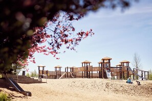 A playground with a slide and climbing structures. - Van der Valk Resort Linstow (Dobbin-Linstow)