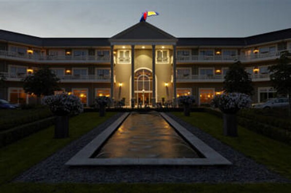 Front of property - evening/night - Van der Valk Resort Linstow (Dobbin-Linstow)