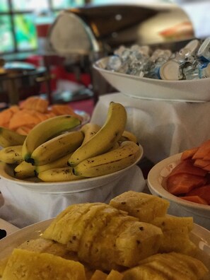 Tägliches großes Frühstück gegen Gebühr