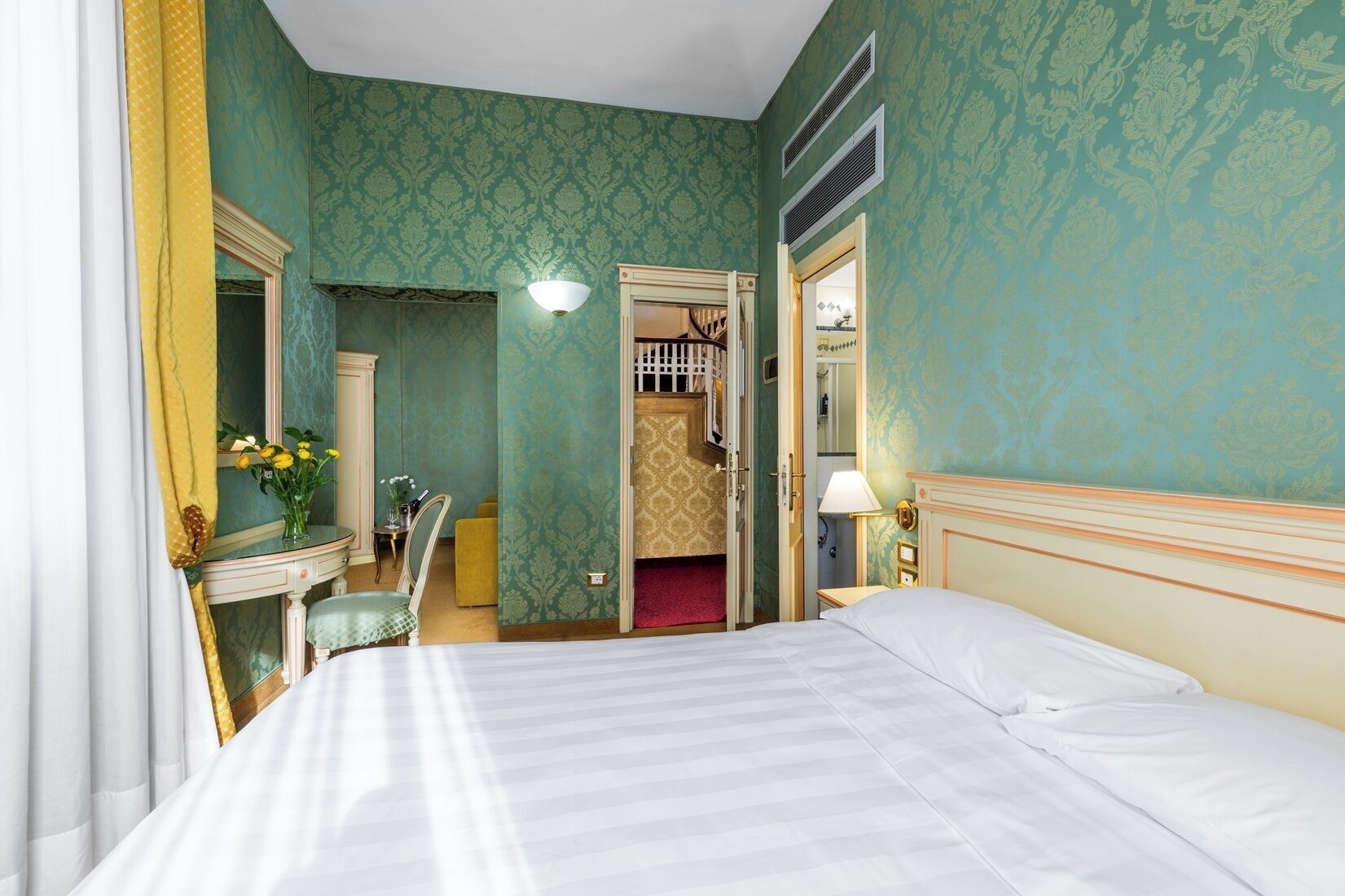 Junior Suite | Egyptian cotton sheets, premium bedding, down comforters, minibar