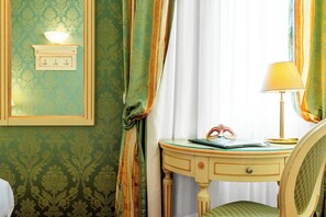 Standaard tweepersoonskamer | Lakens van Egyptisch katoen, luxe beddengoed, een minibar