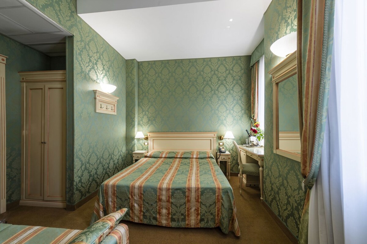 Egyptian cotton sheets, premium bedding, down comforters, minibar