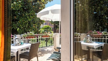 Quarto casal superior, terraço, vista para o jardim | Vista do quarto