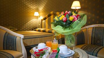 Comfort Double Room | Premium bedding, down comforters, in-room safe, desk