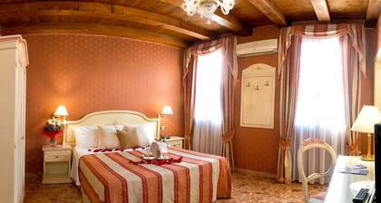 Hotel Conterie