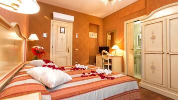 Premium bedding, down comforters, in-room safe, desk
