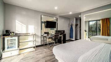 Quarto standard, 1 cama King | Camas com colchões pillow-top, escrivaninha