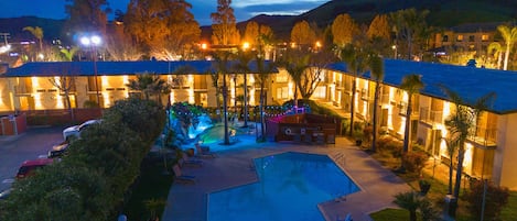 Outdoor pool, sun loungers