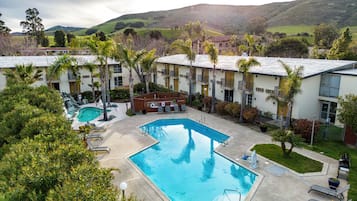 Außenpool, Liegestühle