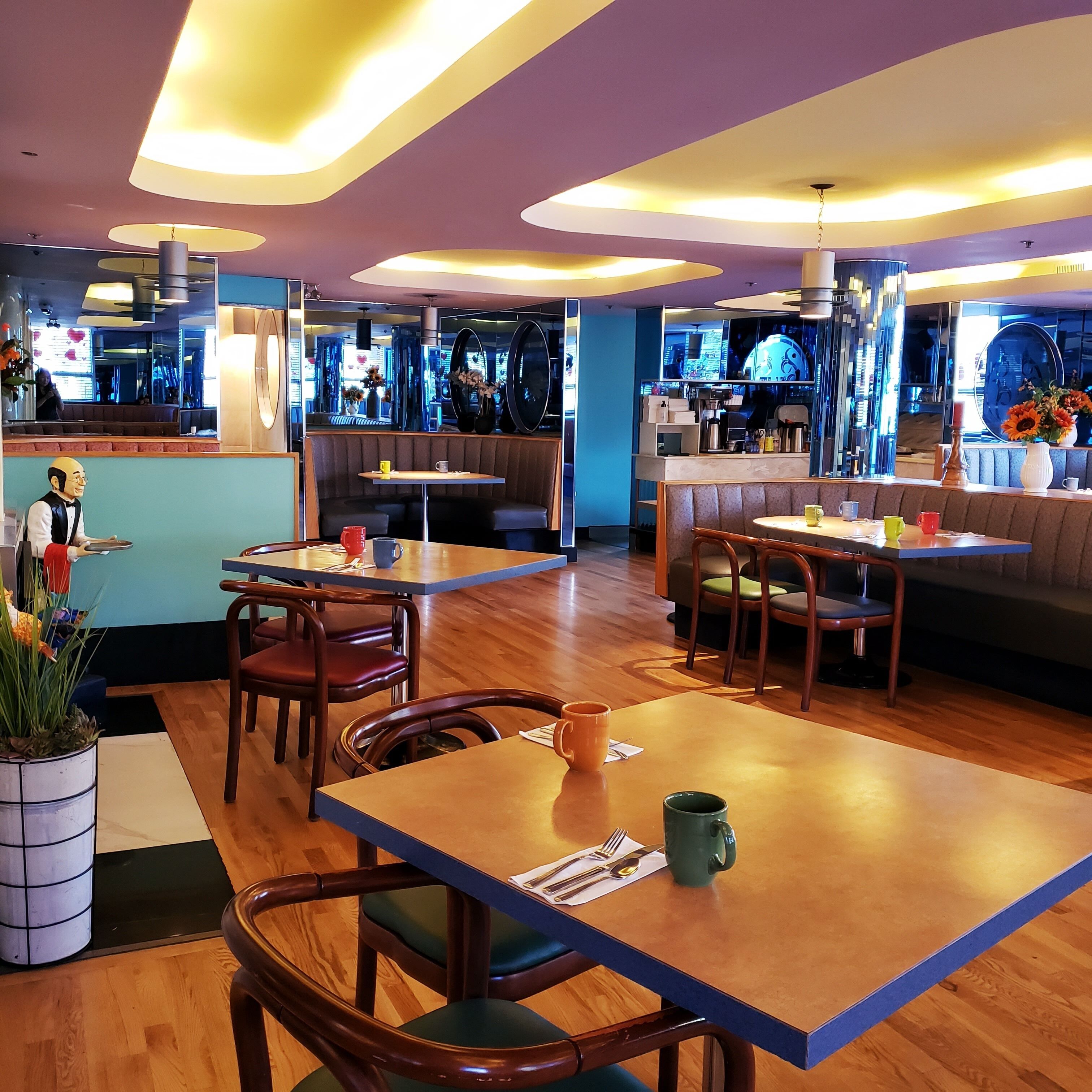 Breakfast, lunch and dinner served