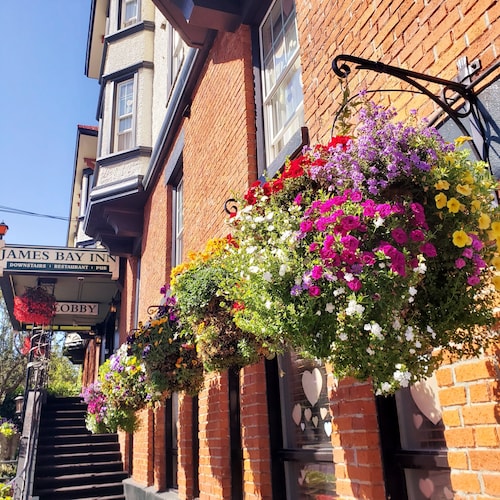 James Bay Inn Hotel & Suites