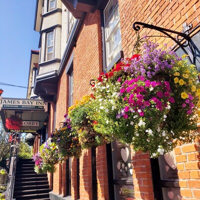 James Bay Inn Hotel & Suites