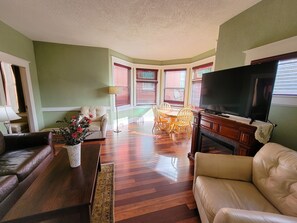 Suite, 1 Bedroom, Garden Area | Living room | Flat-screen TV - James Bay Inn Hotel & Suites (Victoria)