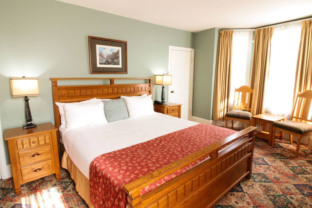 Premium bedding, individually decorated, individually furnished, desk