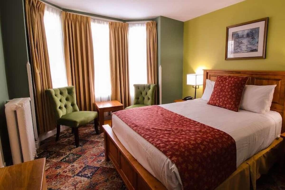Premium bedding, individually decorated, individually furnished, desk