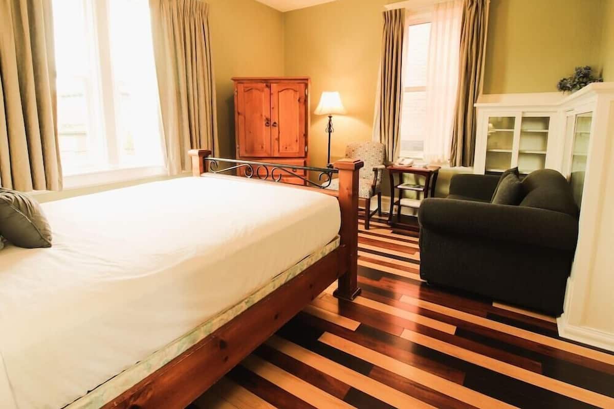 Premium bedding, individually decorated, individually furnished, desk