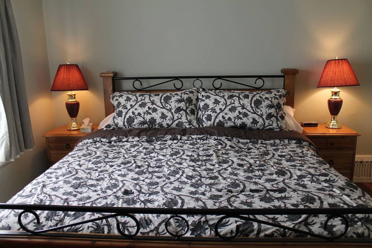 Premium bedding, individually decorated, individually furnished, desk