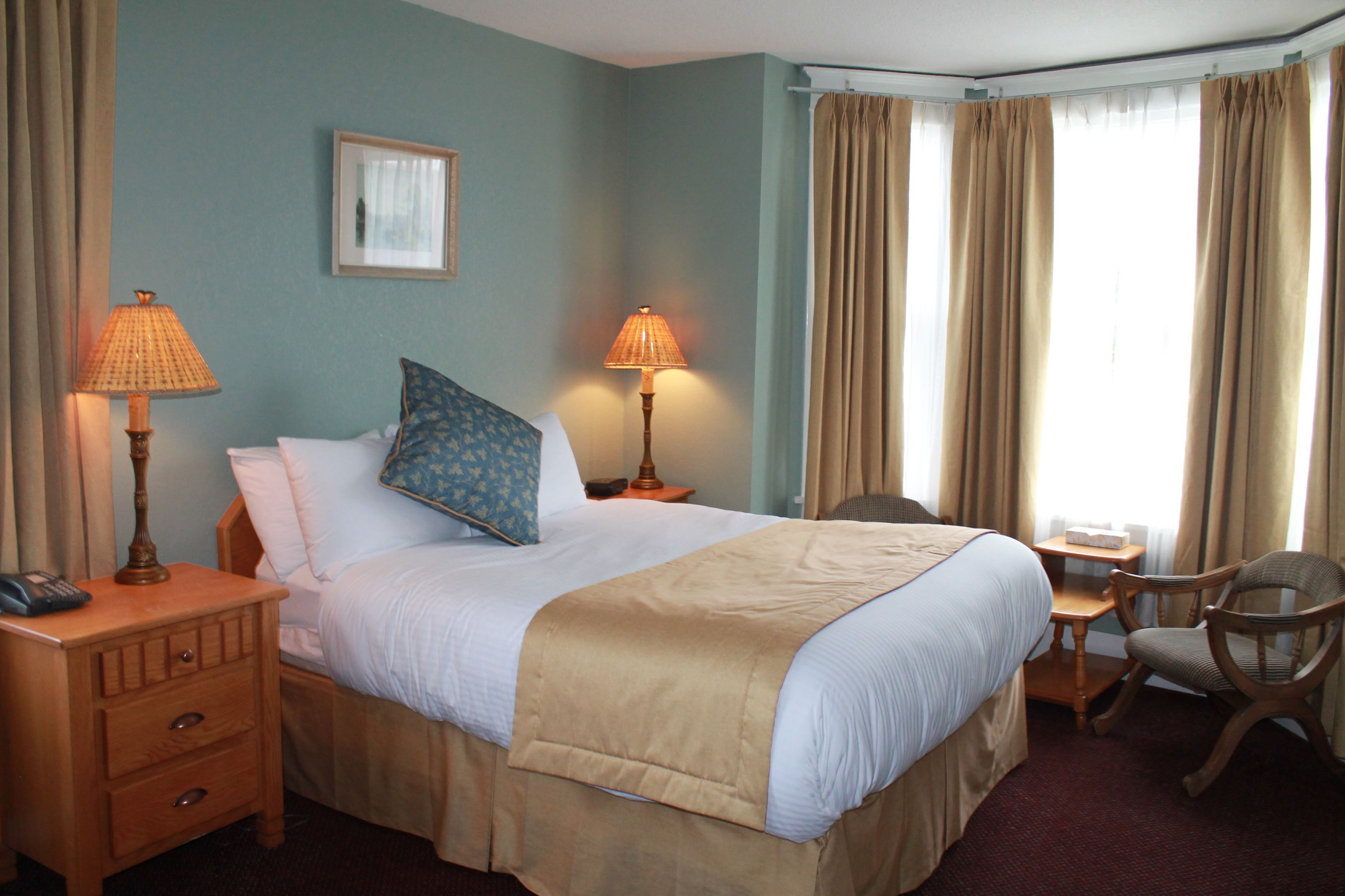 Premium bedding, individually decorated, individually furnished, desk