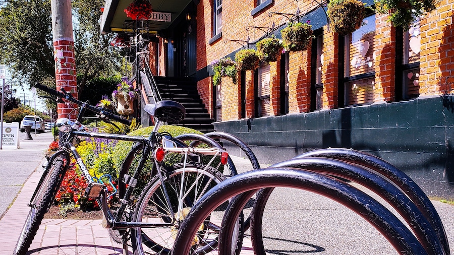 James Bay Inn Hotel & Suites