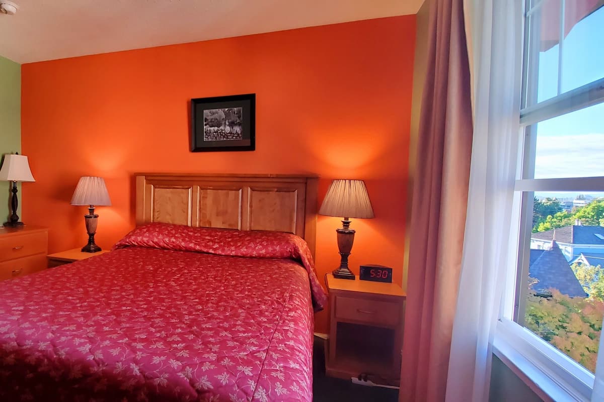 Premium bedding, individually decorated, individually furnished, desk