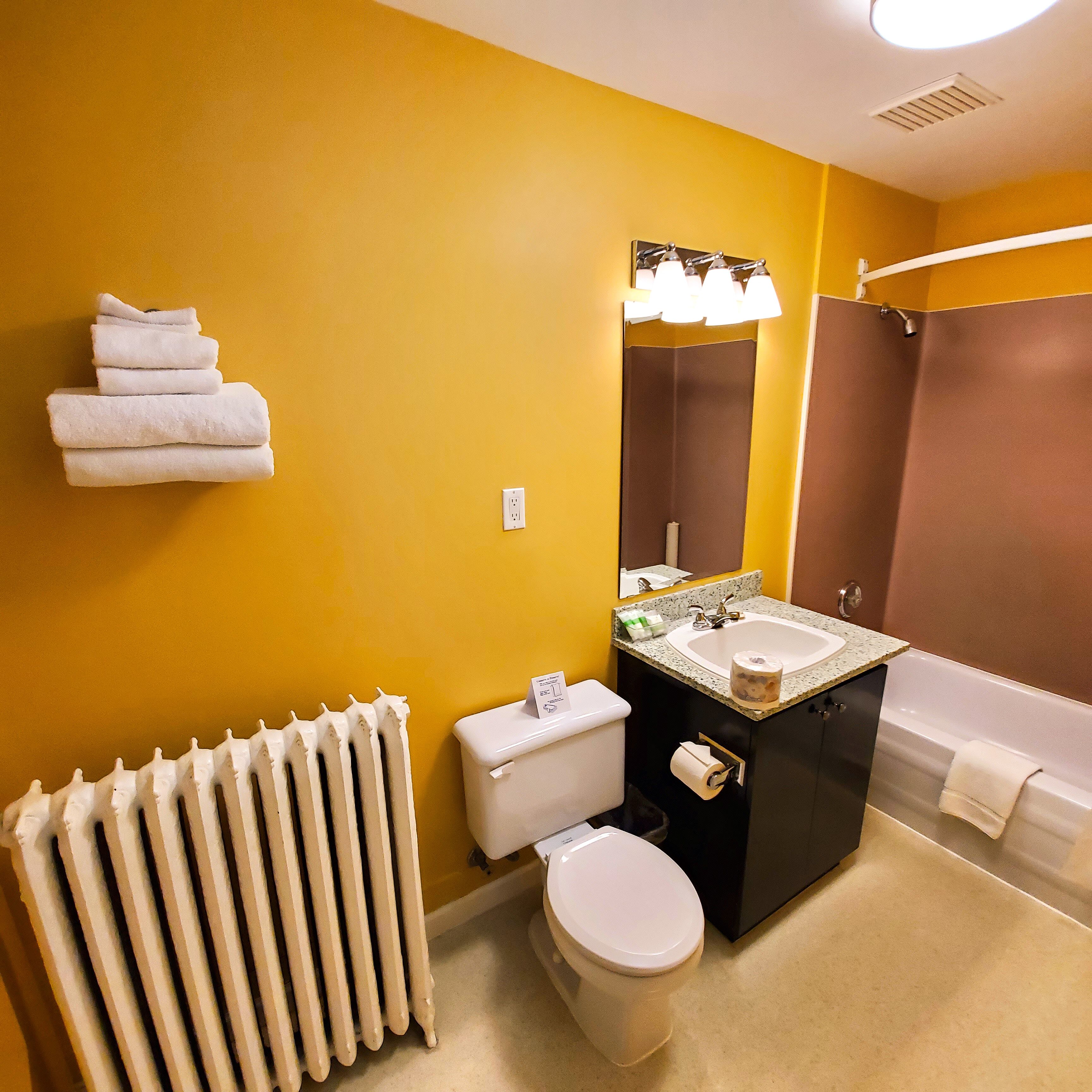 Photo - James Bay Inn Hotel, Suites & Cottage