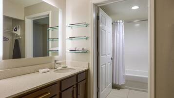 Hårføner og håndklær